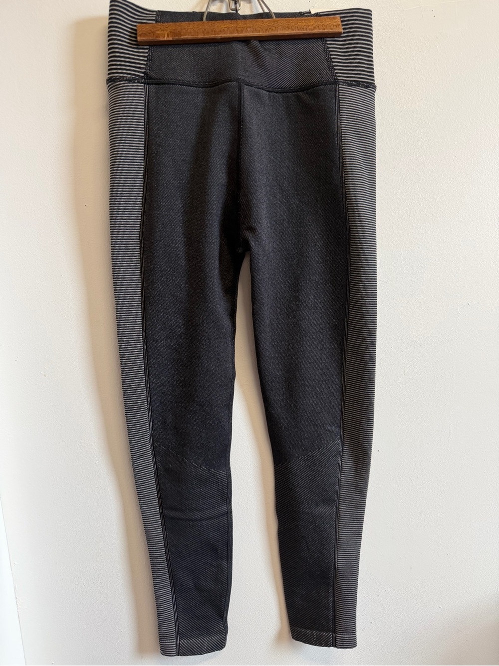 NWT OFFLINE by Aerie 7/8 Legging High Rise Gray & Black Striped Panel Size M